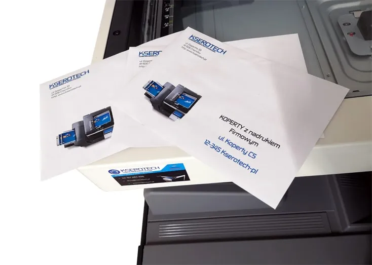 Różne formaty kopert i podajnik drukarki