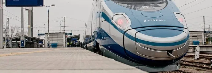 Pendolino pociąg na torach