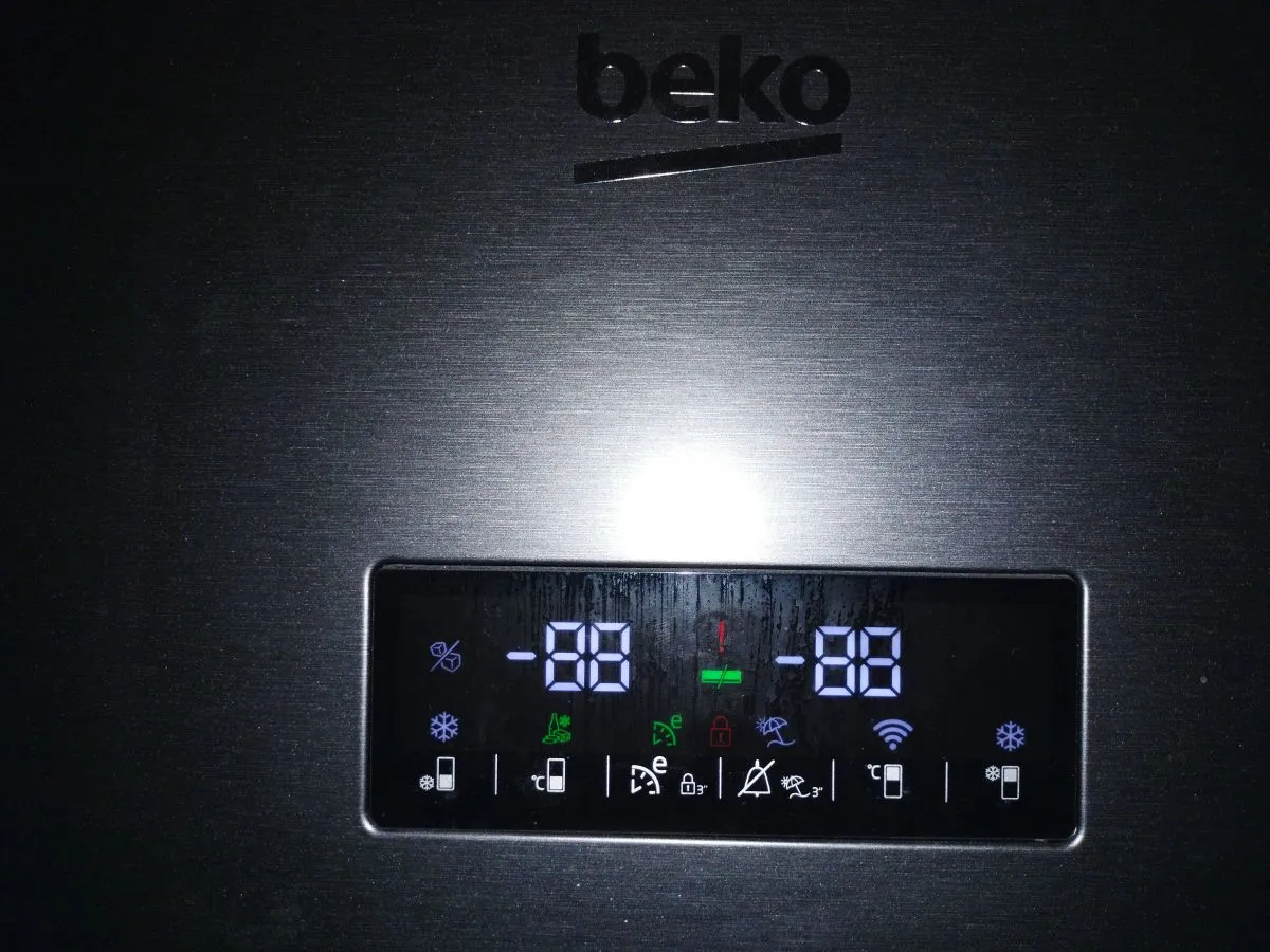 Panel sterowania zamrażarki Beko z kontrolkami