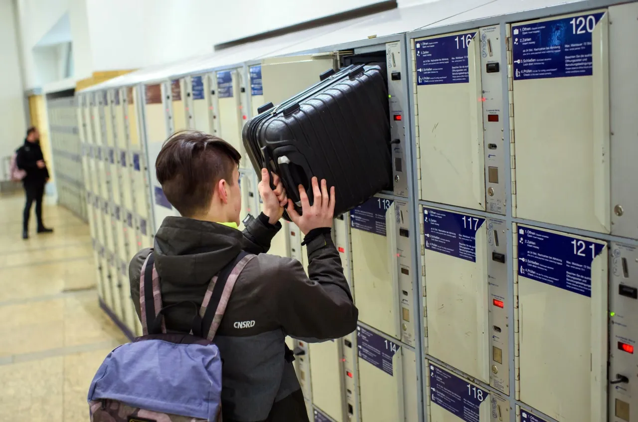 Deutsche Bahn Bahnhof Schlie&szlig;f&auml;cher