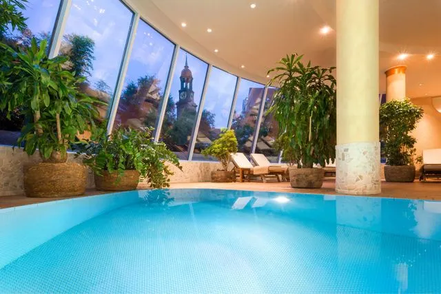 Meridian Spa Madison Hotel Hamburg Pool