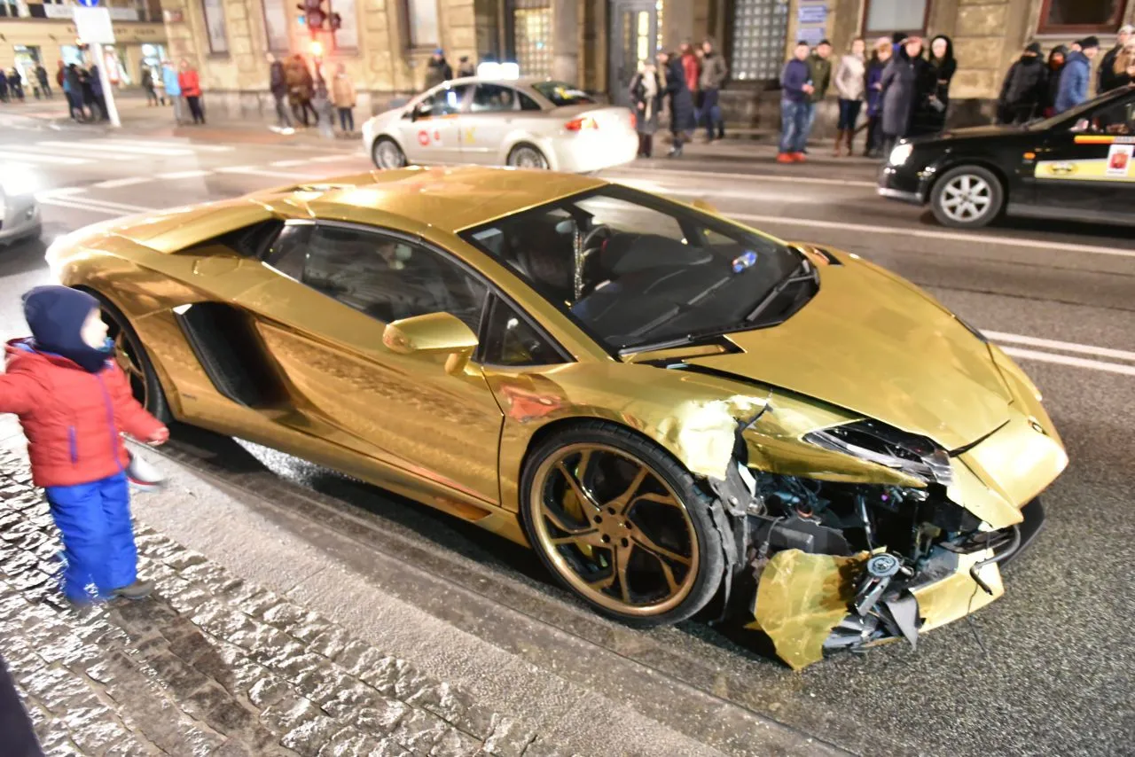 Złote Lamborghini Aventador z Dubaju