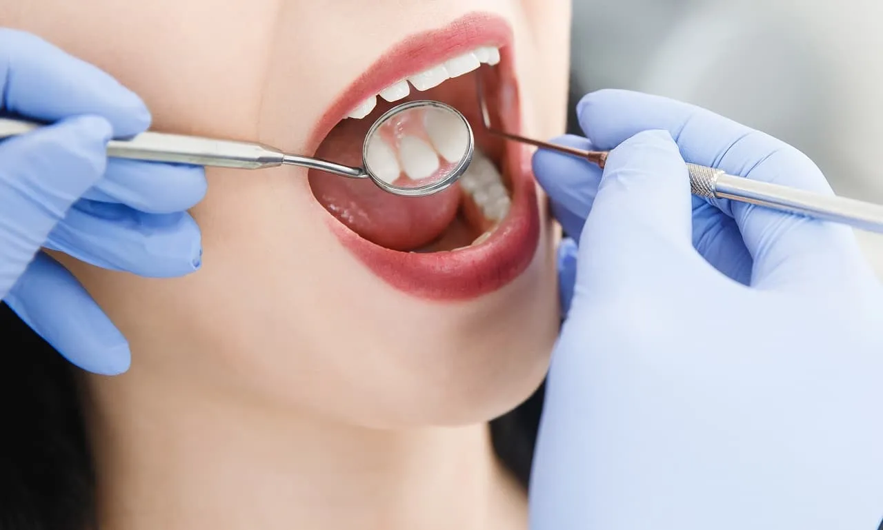 Zdjęcie Dentysta NFZ: Co obejmuje? Sprawdź pełny zakres świadczeń