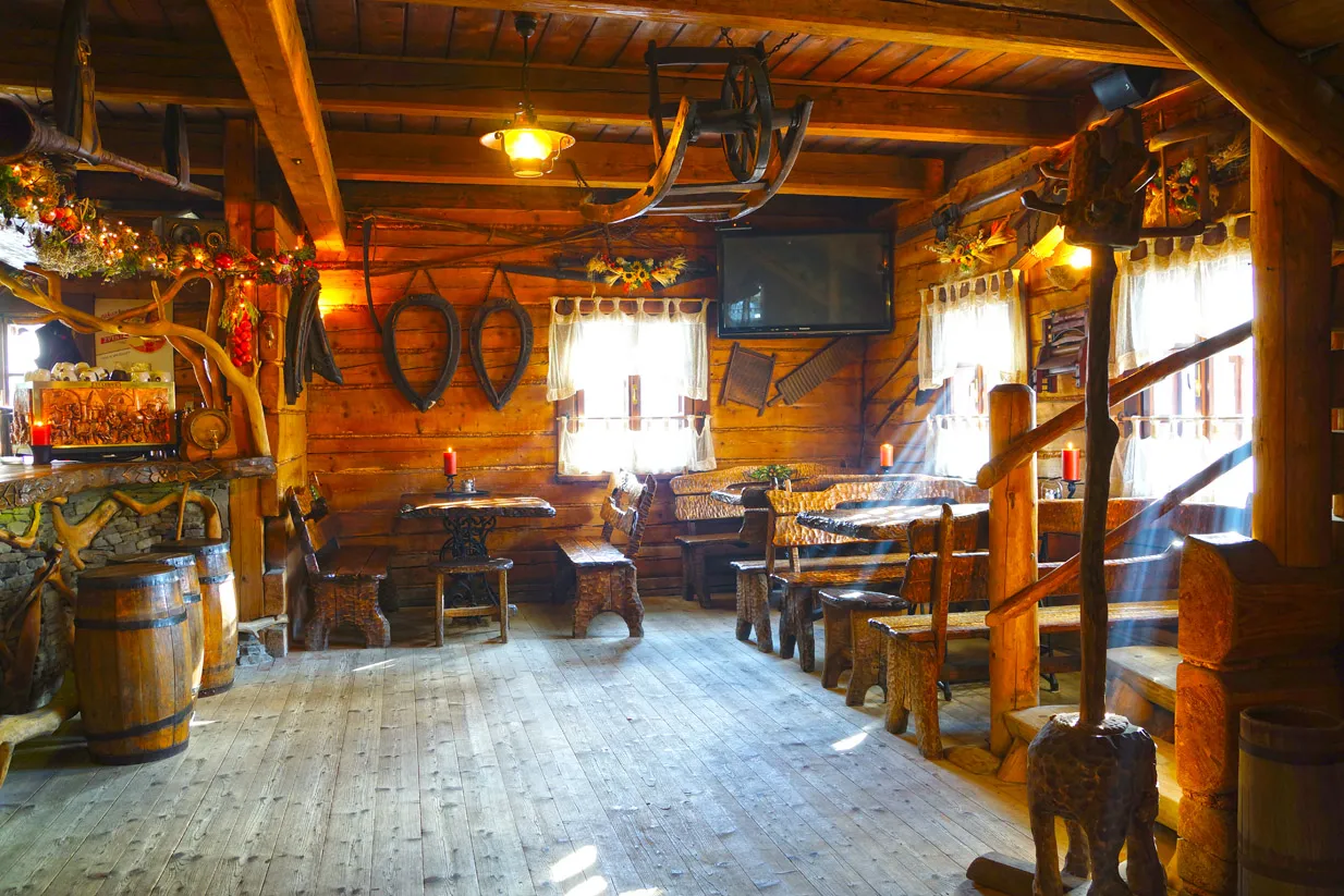 Wnętrze g&oacute;ralskiej karczmy Wisła