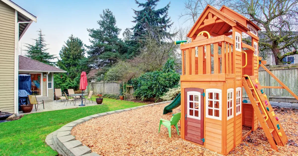 różne gatunki drewna na plac zabaw porównanie