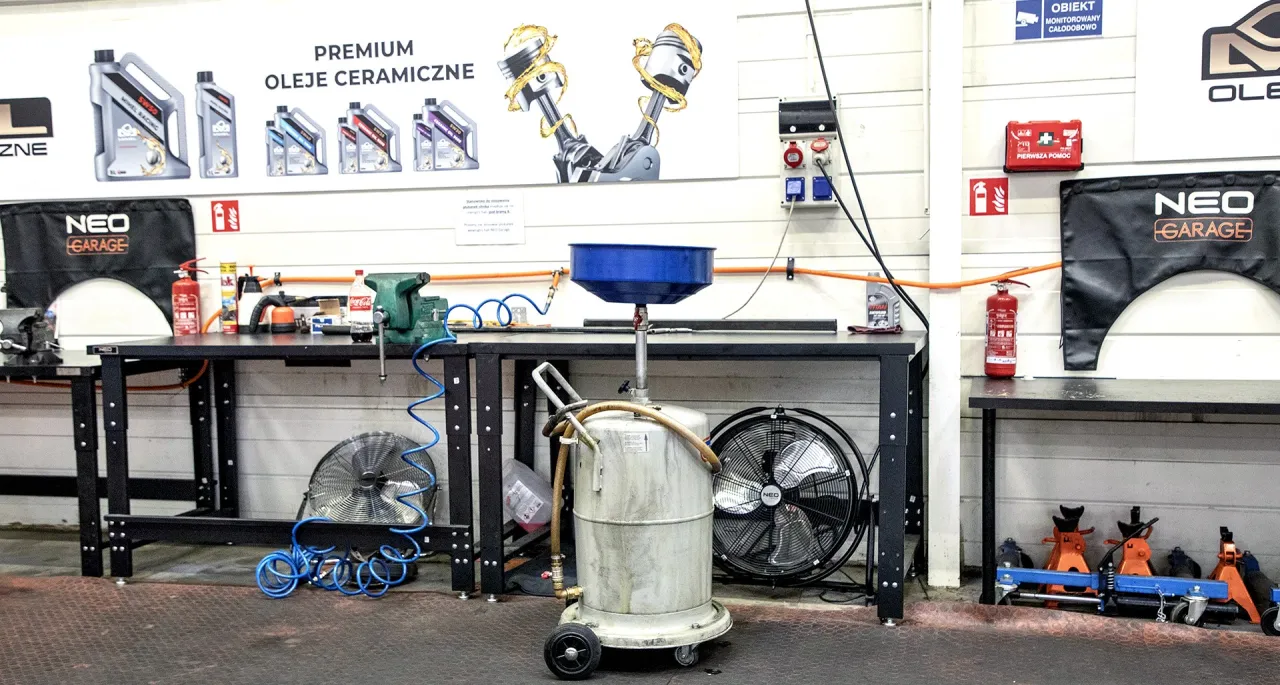 Warsztat samoobsługowy Warszawa: narzędzia, oleje, wyciągarka do oleju i wentylatory. Gotowi na majsterkowanie!