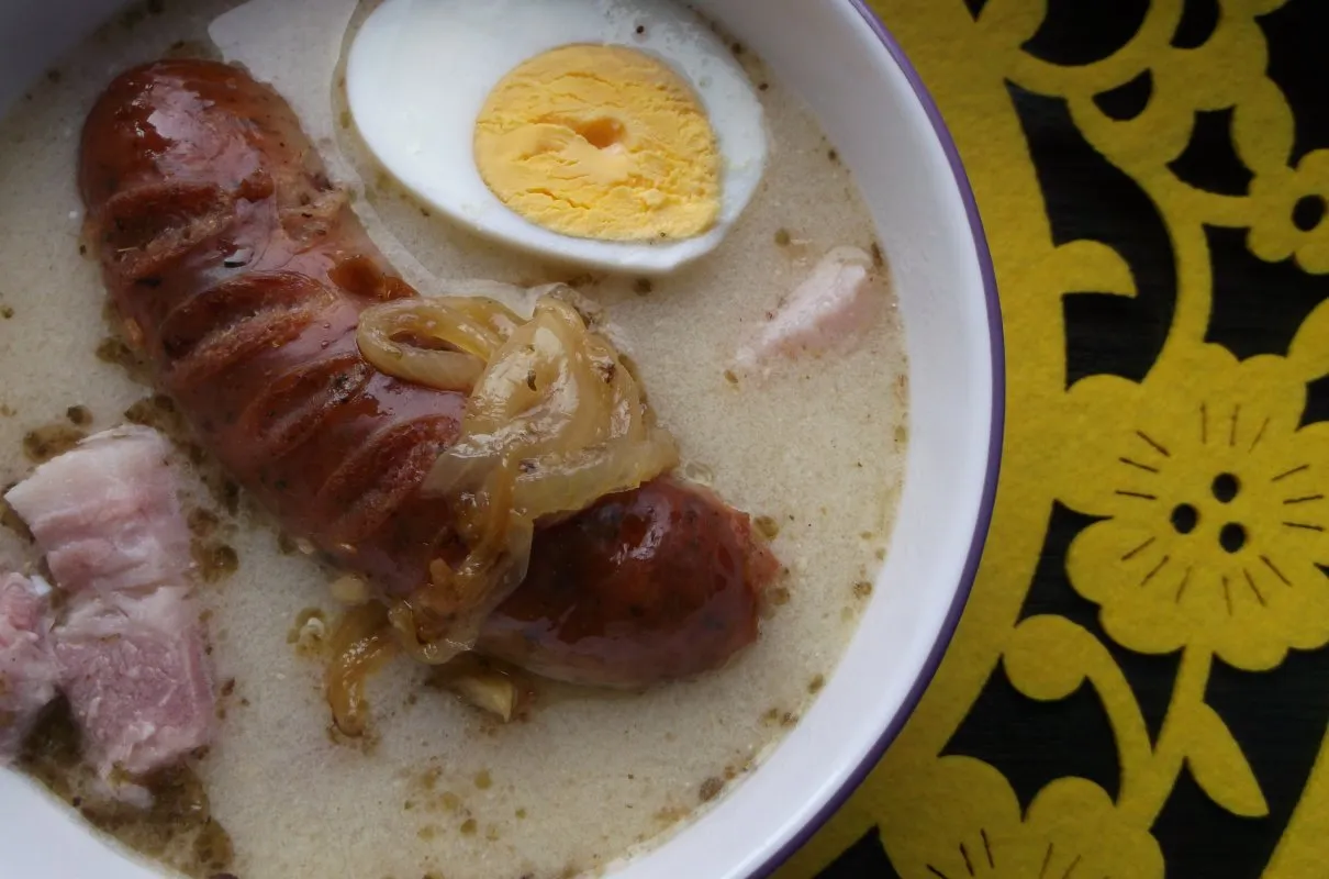 biała kiełbasa surowa i parzona