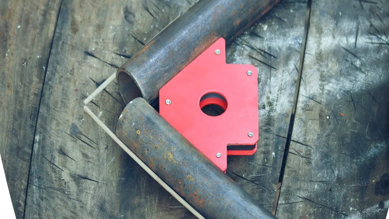 Zdjęcie Jak uciąć rurę pod kątem 45 stopni - uniknij błędów i zyskaj precyzję