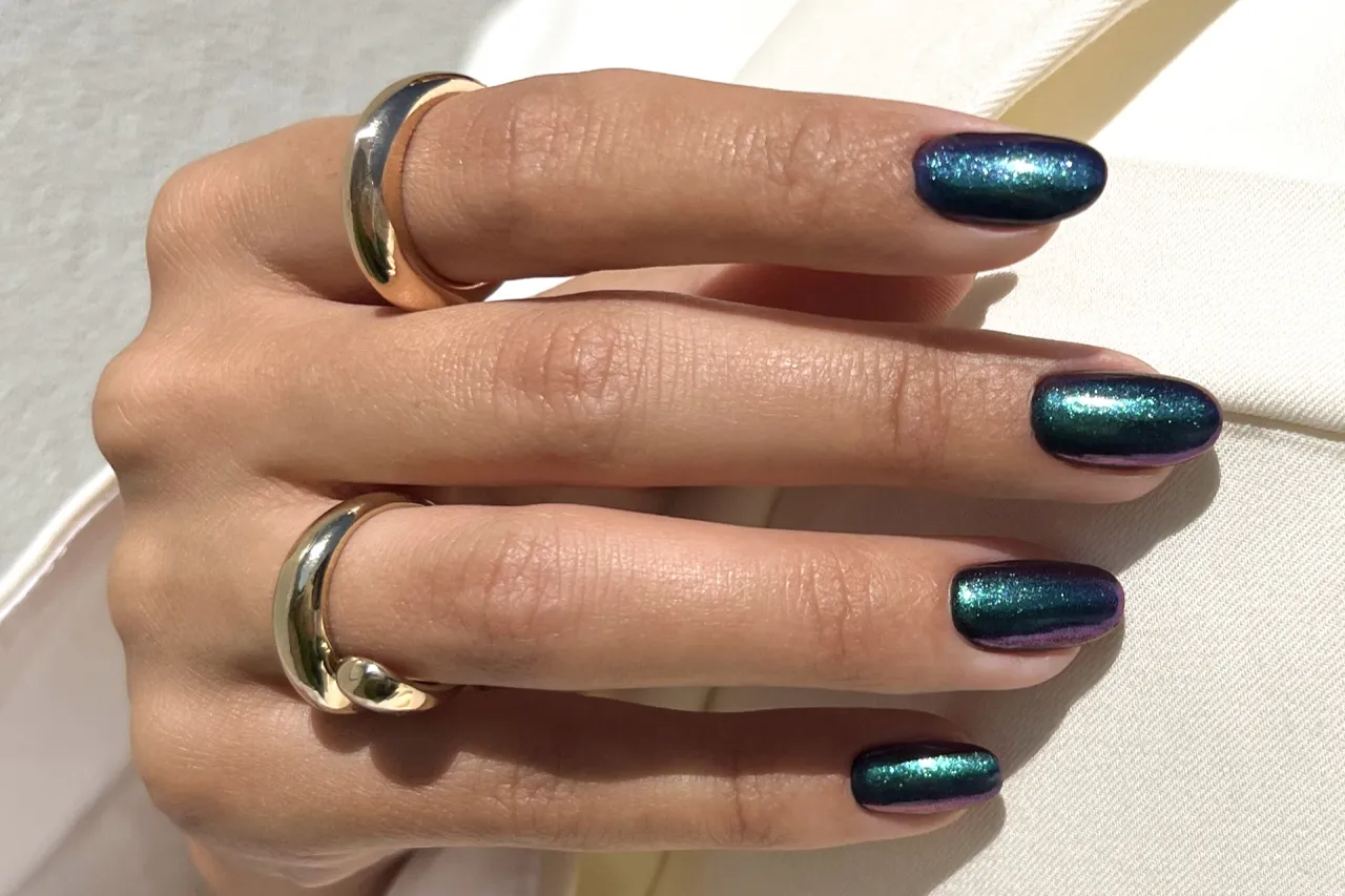 Niezbędne produkty do aplikacji pyłku na paznokcie