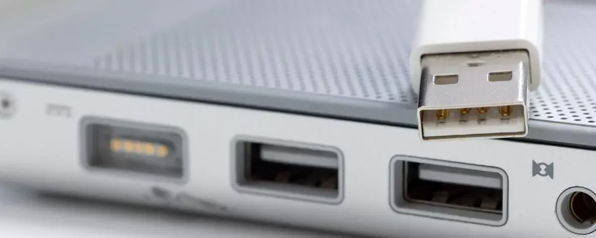 Kabel USB i porty komputera