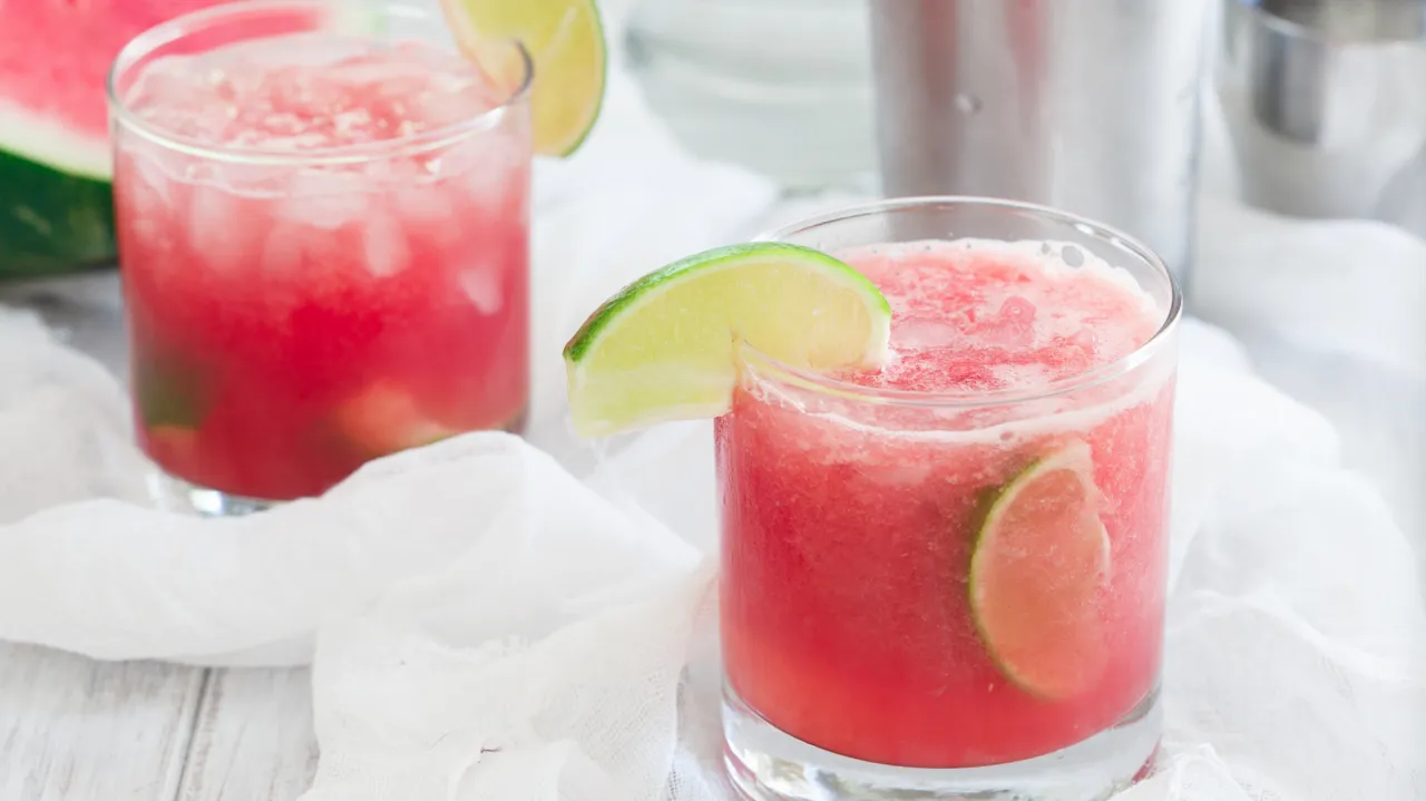 jak wycisnąć limonkę do drinka