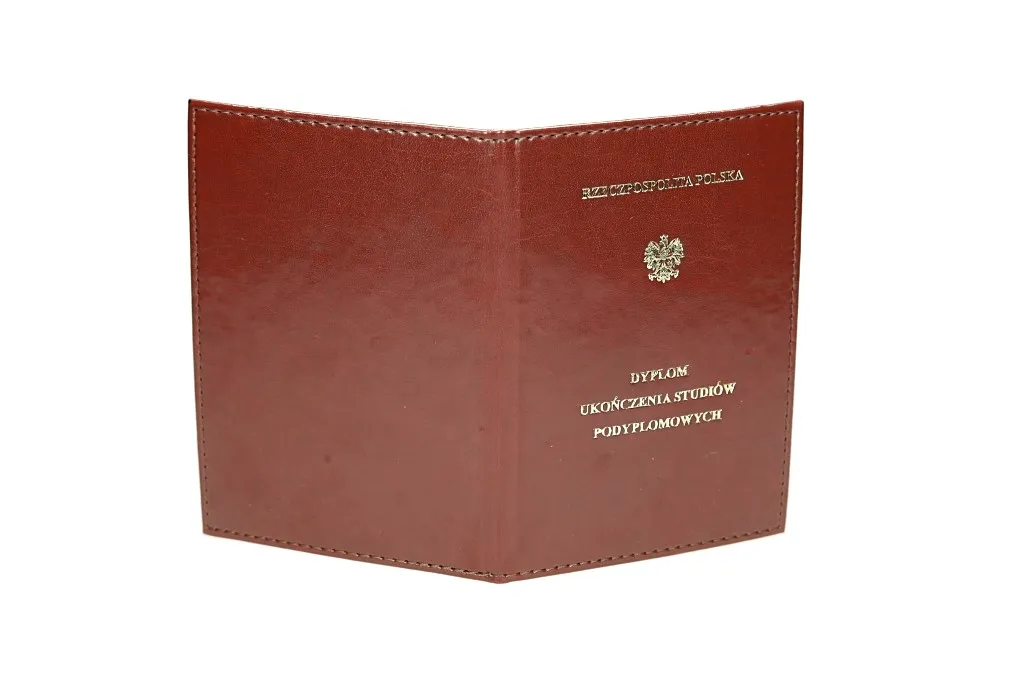 dyplom ukończenia studiów wyższych