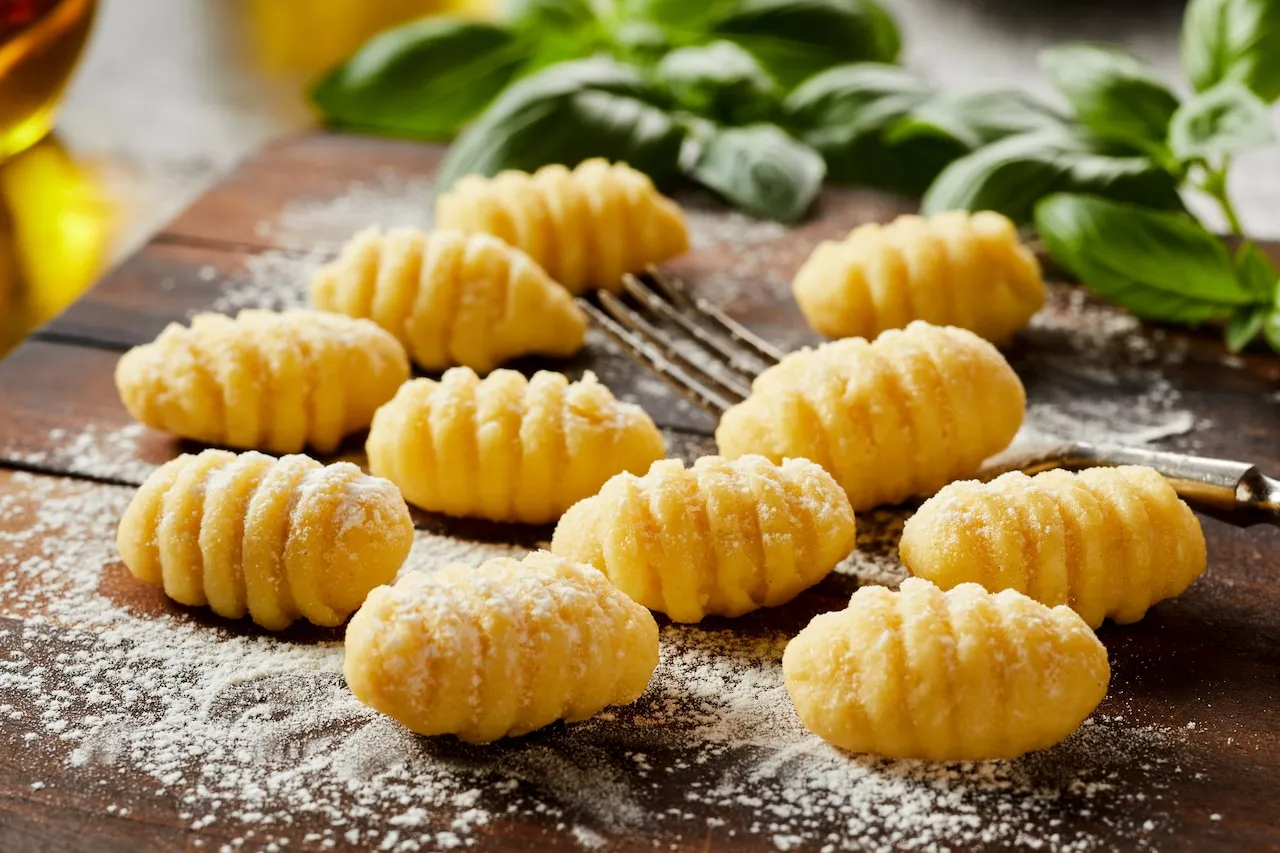 formowanie gnocchi widelcem