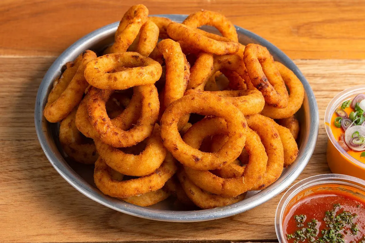 domowe chrupiące krążki cebulowe