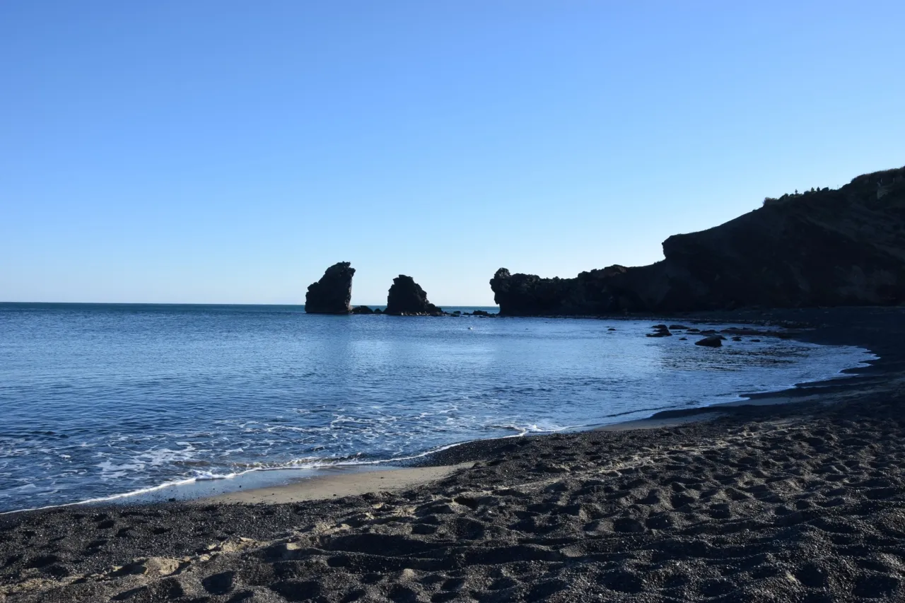 Plage de la Grande Conque Cap d'Agde roche volcanique