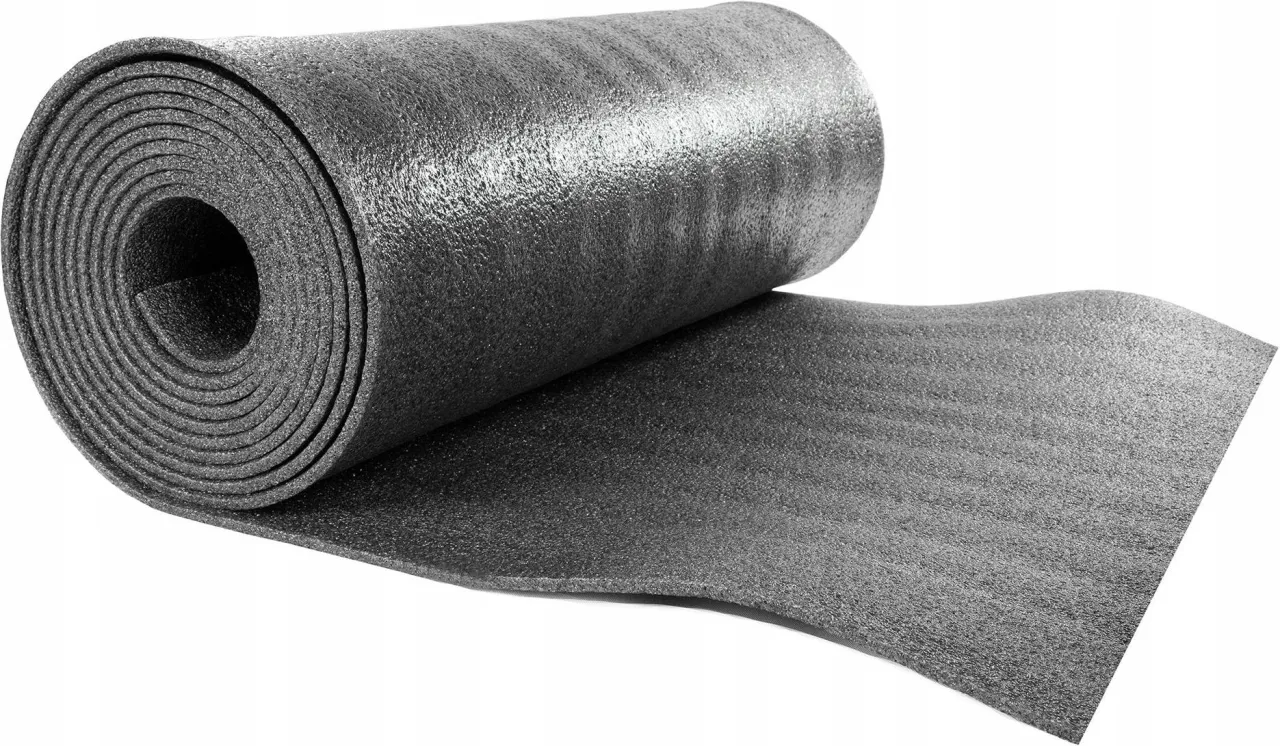 Różne rodzaje mat pod basen ogrodowy