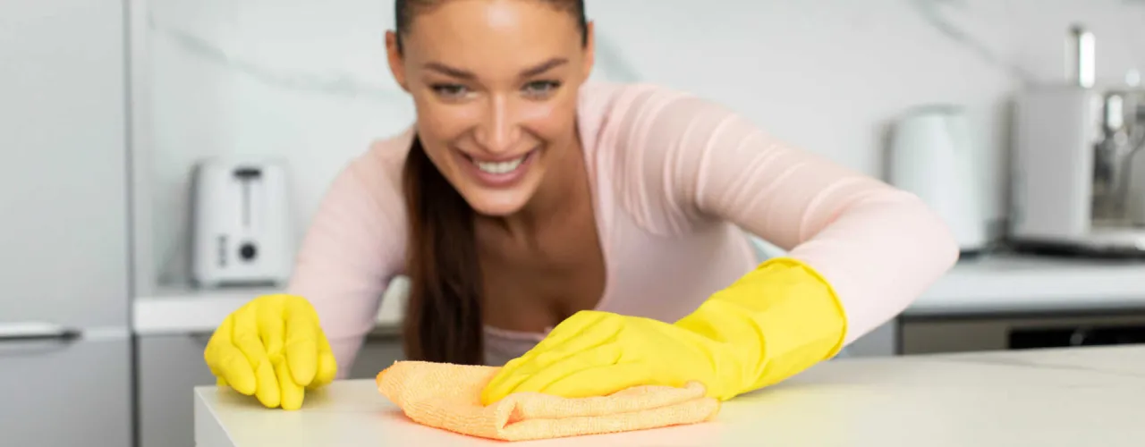 Czyszczenie trudno dostępnych miejsc w kuchni