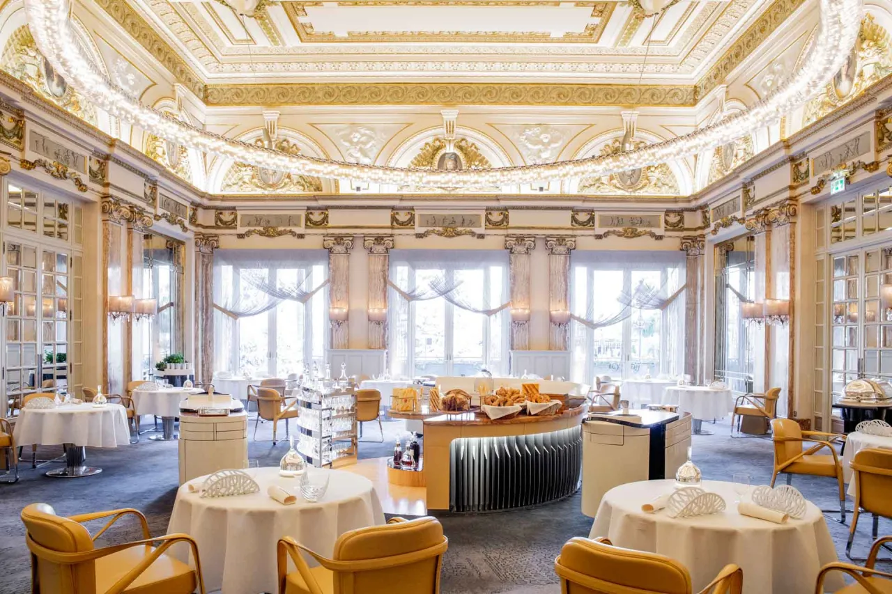 Int&eacute;rieur restaurant 3 &eacute;toiles Paris luxe