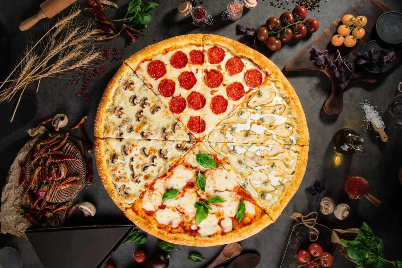 Zdjęcie Jakie są wymiary dużej pizzy w Pizza Hut? Sprawdź rozmiary!