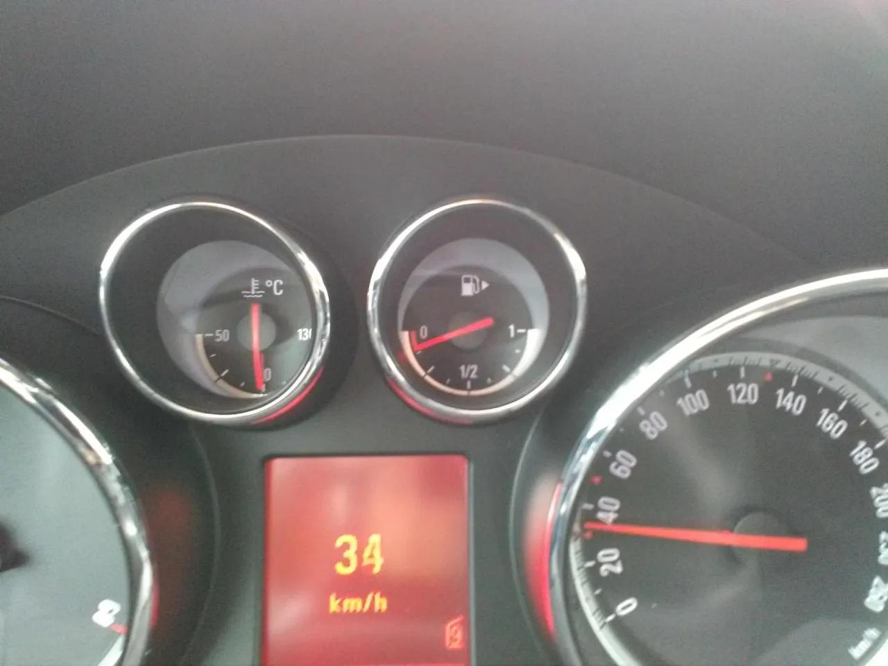 Kontrolka rezerwy paliwa Opel Insignia