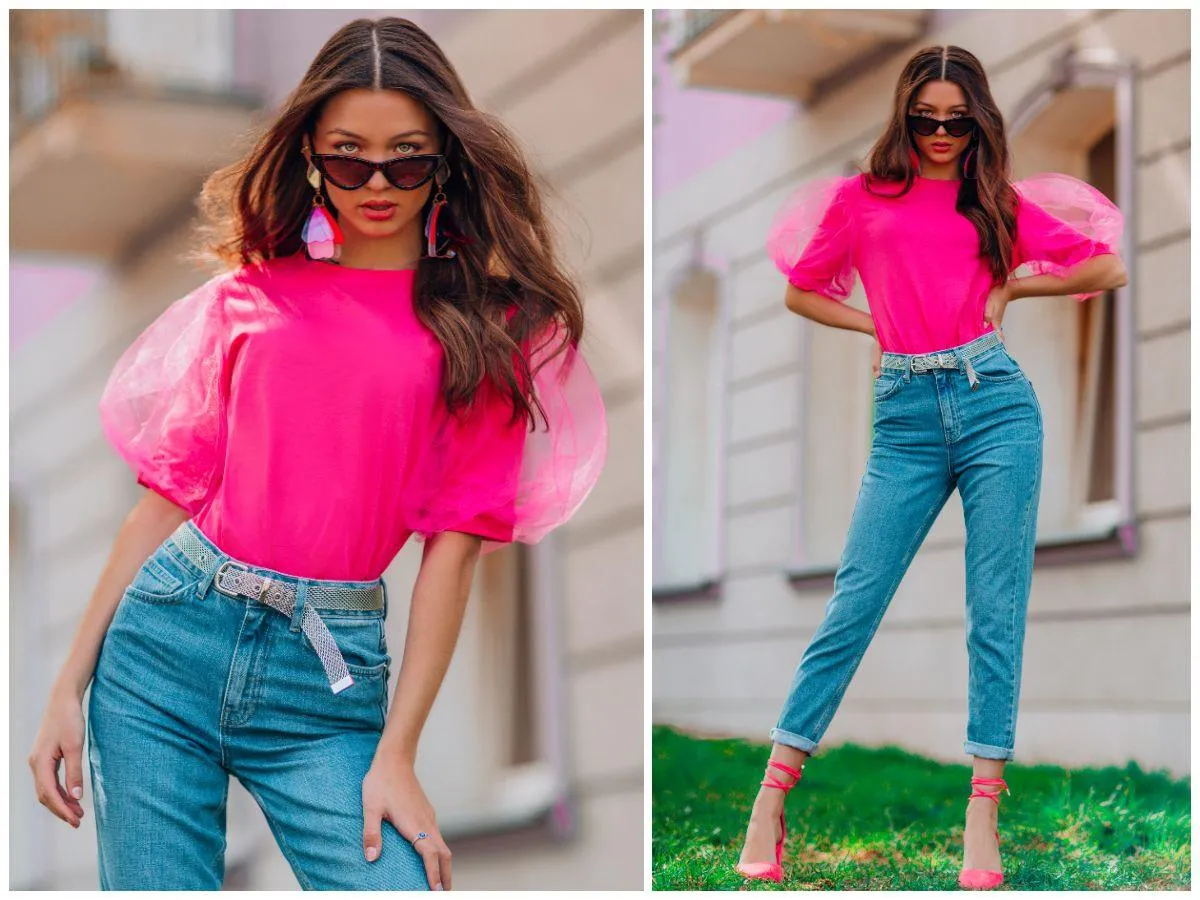 Idealna stylizacja: jaka bluzka do spodni boyfriend? Modelka w r&oacute;żowej bluzce z bufiastymi rękawami i jeansach boyfriend.