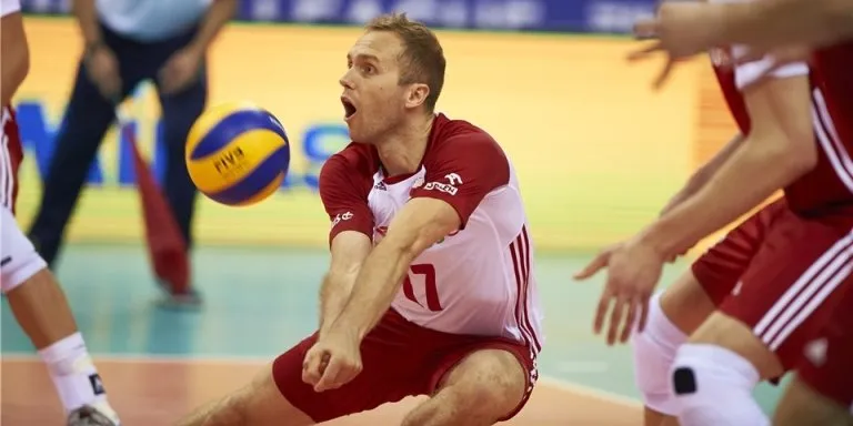 siatkówka odbicie dolne prawidłowa postawa