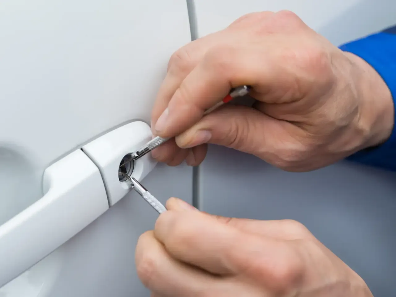 ślusarz awaryjne otwieranie drzwi