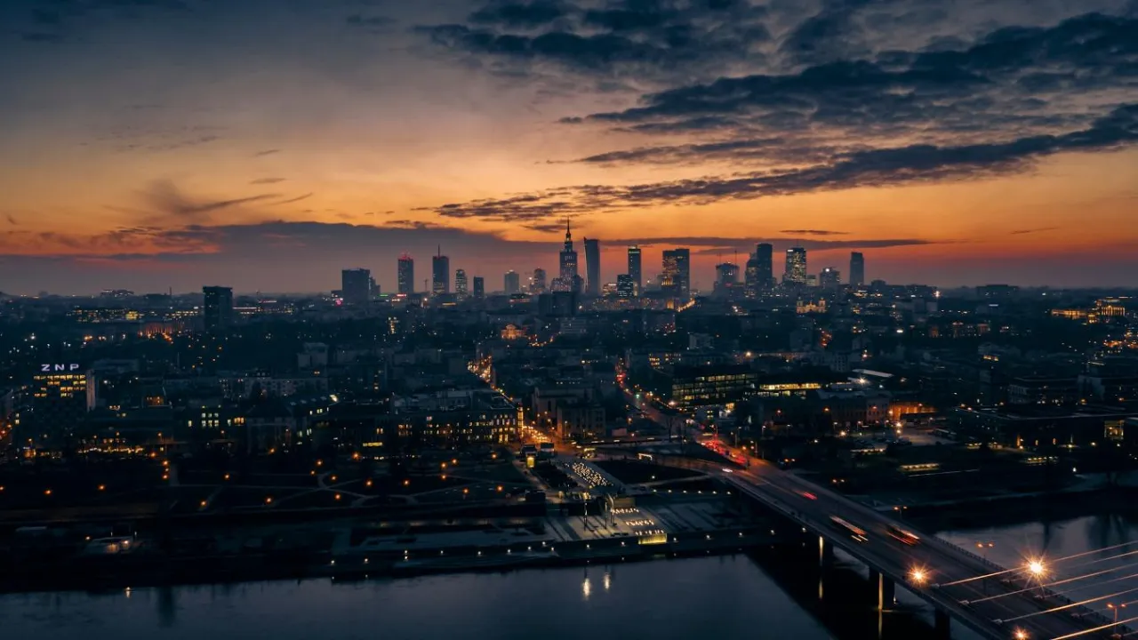 Panorama miast Europy Środkowo-Wschodniej nocą