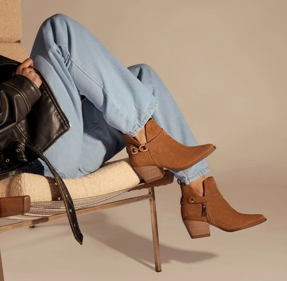 Zdjęcie Jakie spodnie do botków na obcasie, aby uniknąć modowych wpadek?