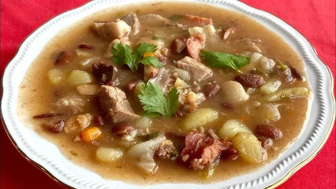 Sopa da pedra portuguesa tradicional