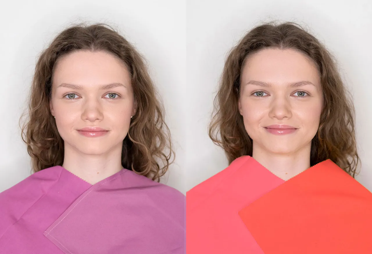 Dwie kobiety porównują odcienie, jeden w kolorze zgaszone lato kolory, drugi w intensywnym koralu.