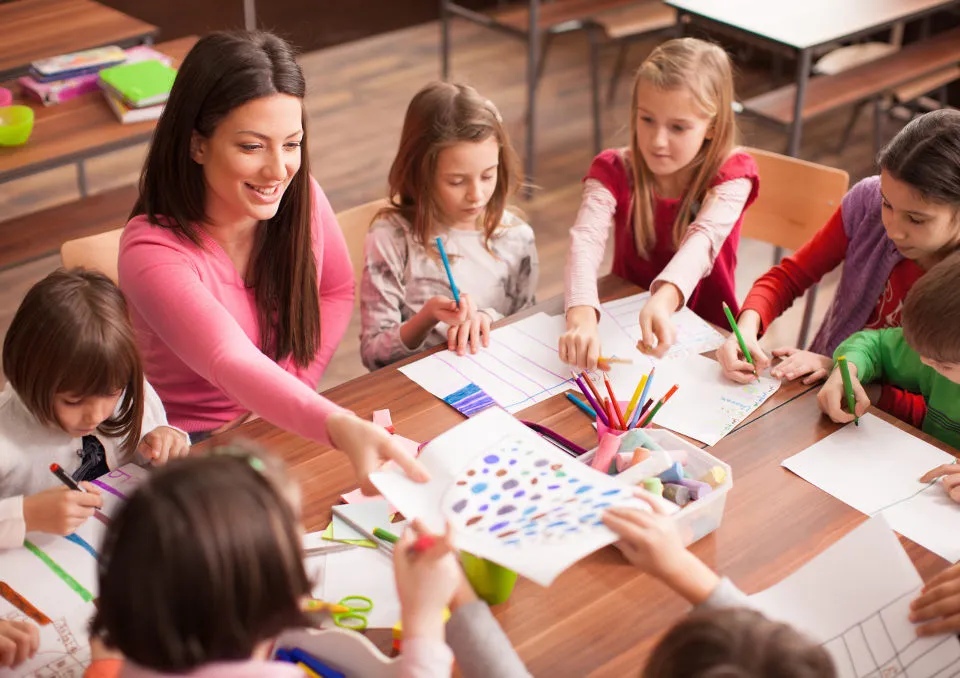 Student pedagogiki wczesnoszkolnej na zajęciach