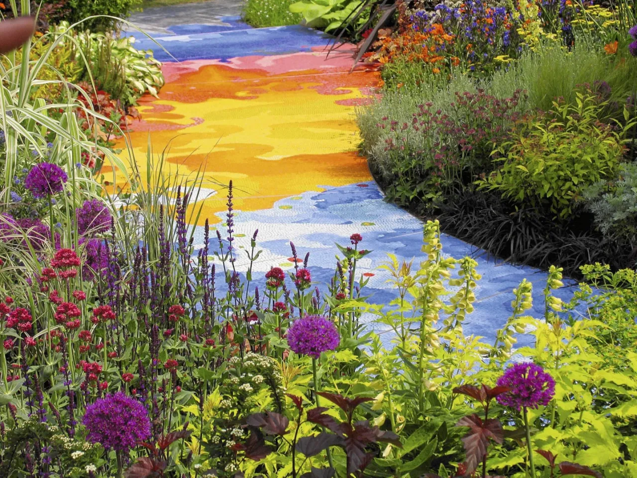 pomysły na mozaikę z płytek w ogrodzie