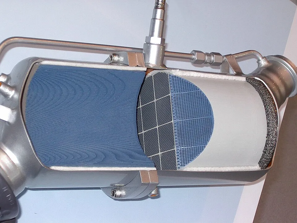 wycięty DPF ślady spaw&oacute;w