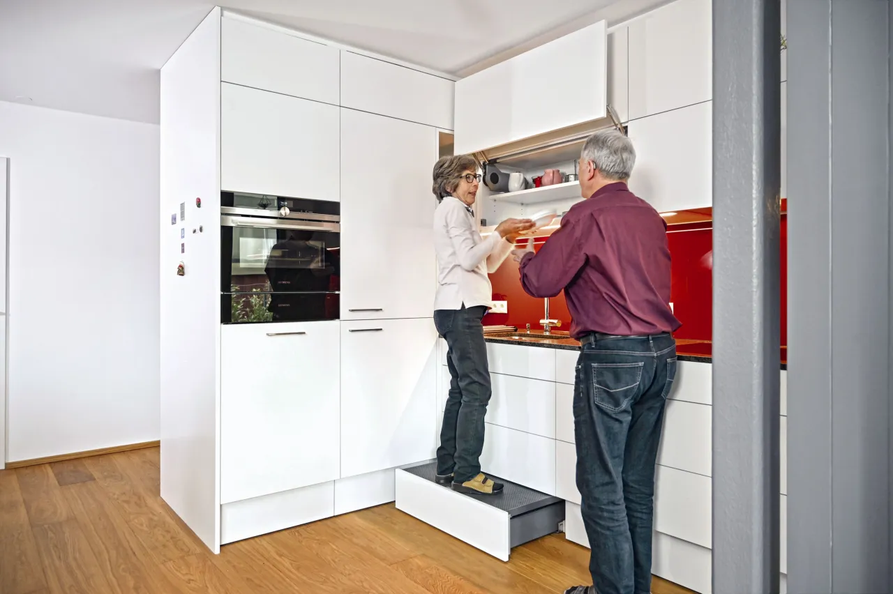 kuchnia z cofniętym cokołem ergonomia