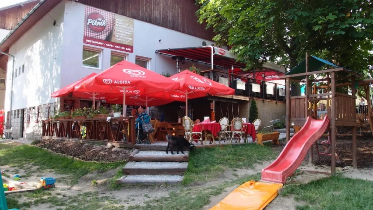 Restauracja Harrachov dla dzieci plac zabaw
