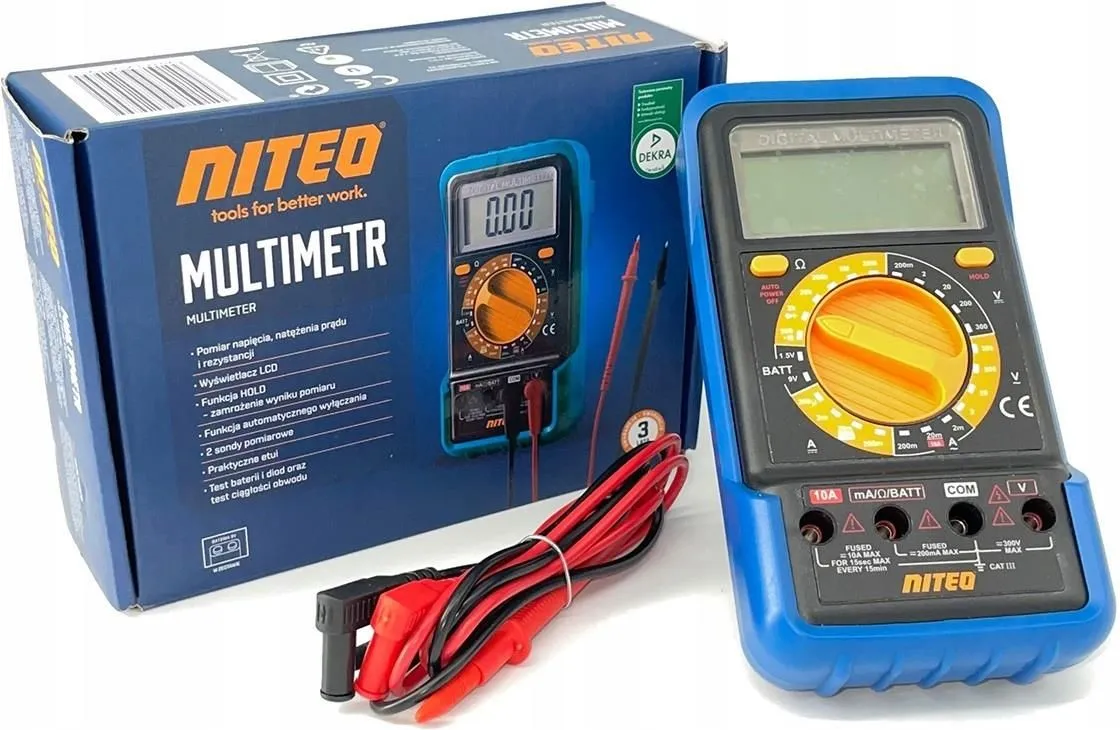 Multimetr z podłączonymi sondami i portem COM