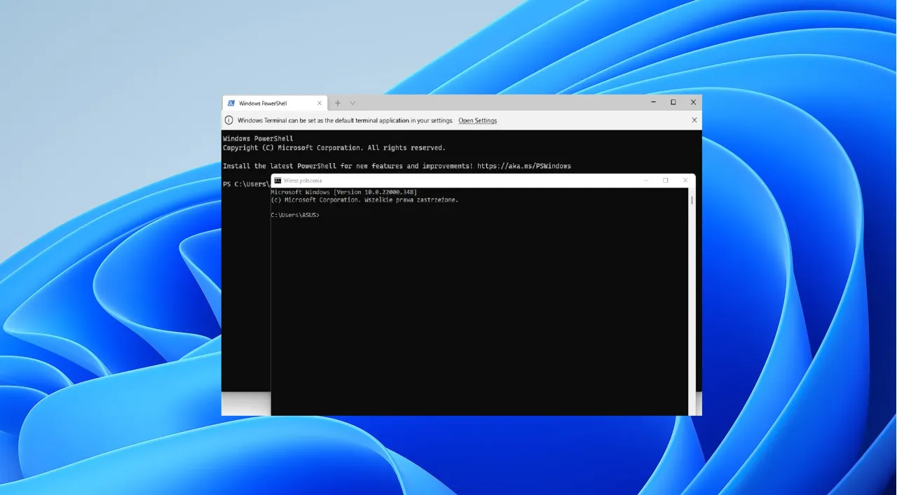 Otwarty wiersz poleceń Windows PowerShell na tle pulpitu Windows 11.