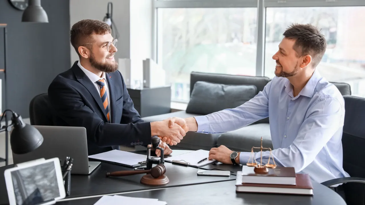 Jak wybrać dobrego prawnika porady