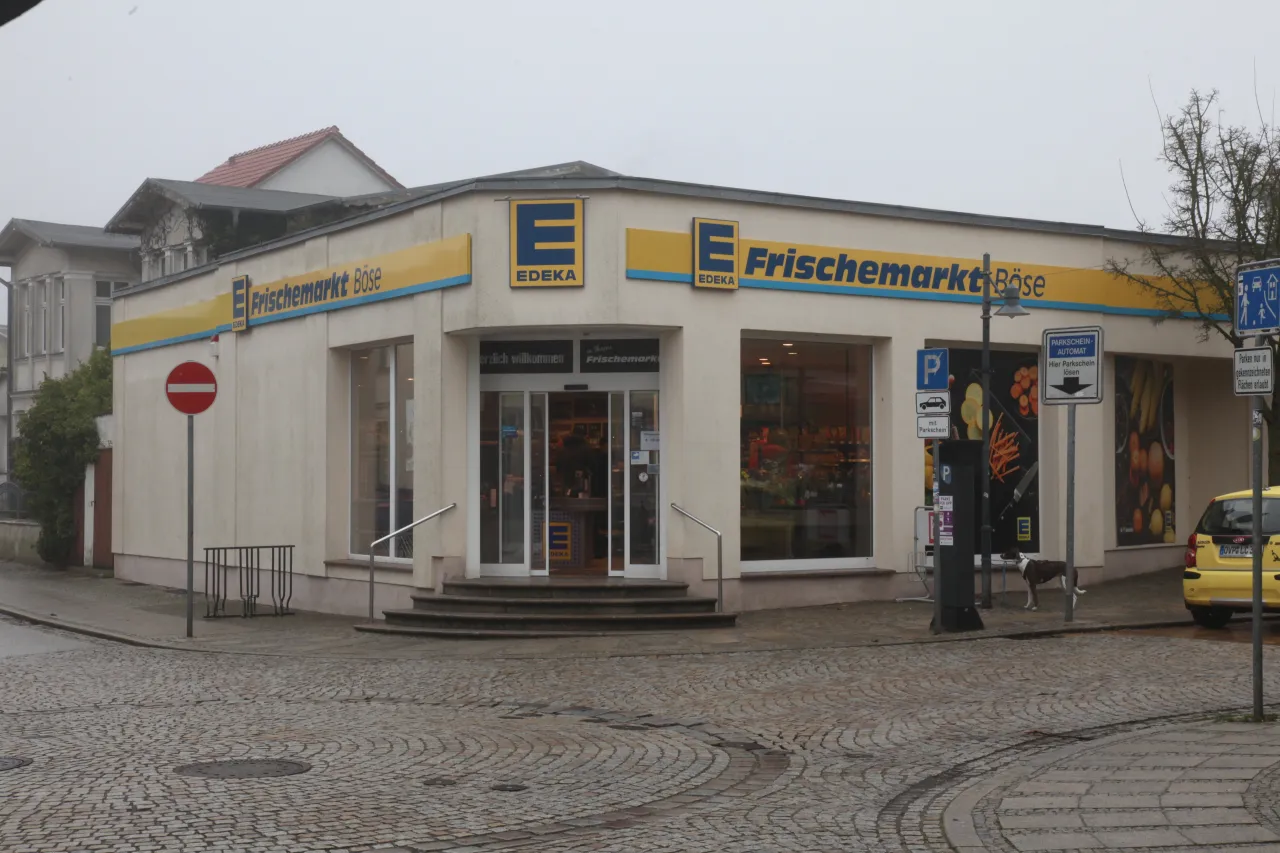 Niemiecki supermarket Edeka w Ahlbeck