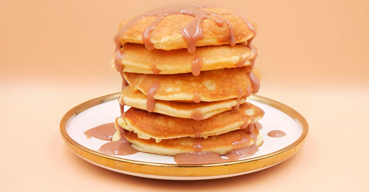 r&oacute;żne rodzaje odżywek białkowych i mąk do pancakes