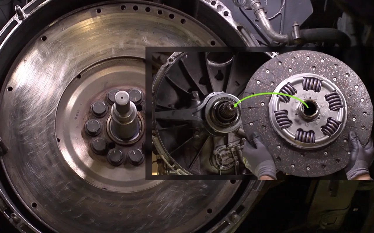 schemat sprzęgła samochodowego z łożyskiem oporowym