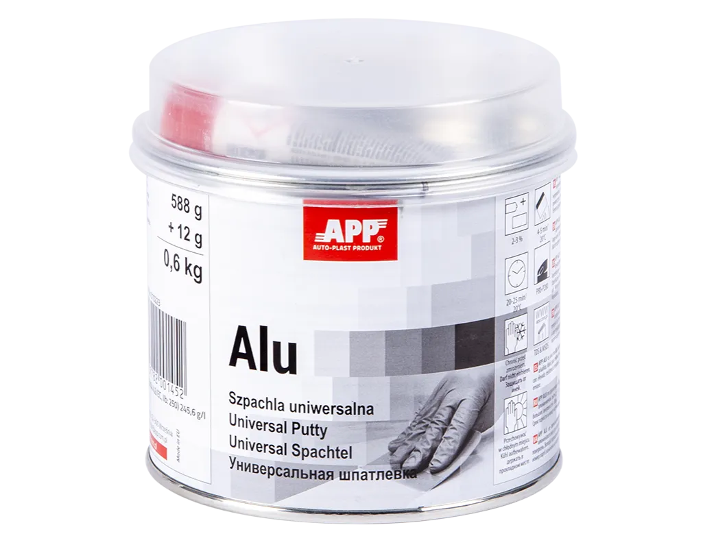 aplikacja szpachl&oacute;wki samochodowej na karoserii