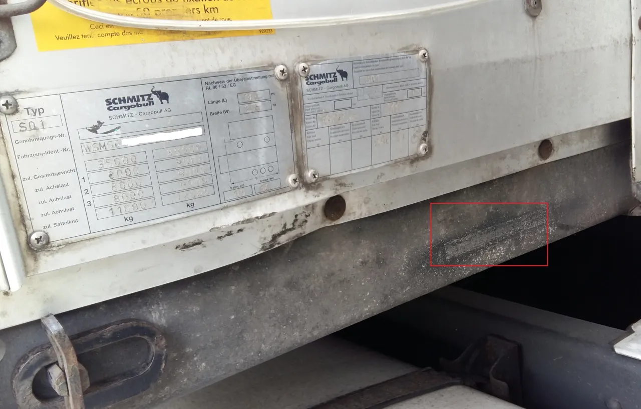 Lokalizacja tabliczki znamionowej naczepy Schmitz