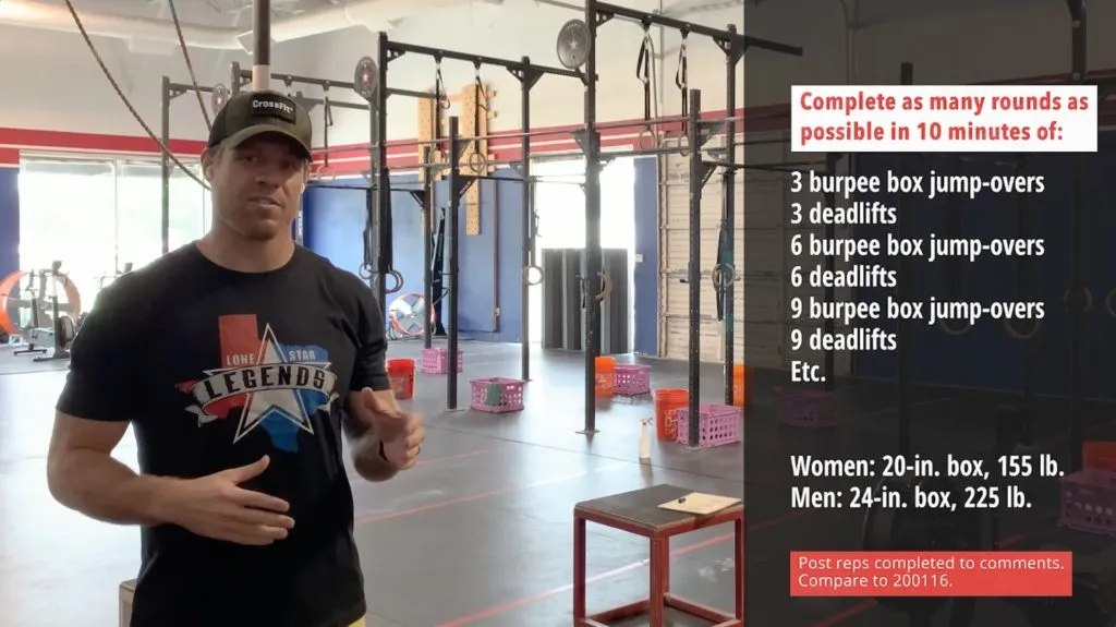 Tablica WOD w boxie CrossFit