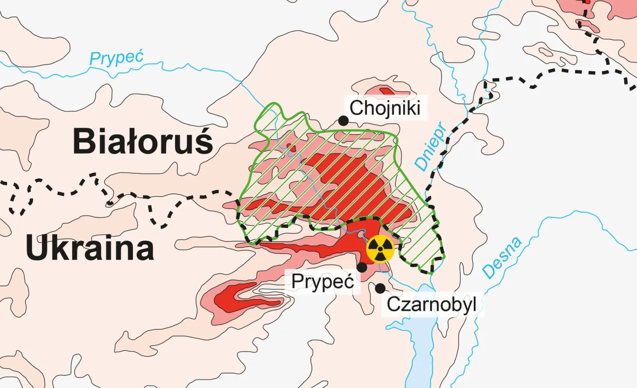 Mapa pokazuje, gdzie leży Czarnobyl, w pobliżu Prypeci i granicy z Białorusią. Obszar skażenia zaznaczono czerwonymi pasami.