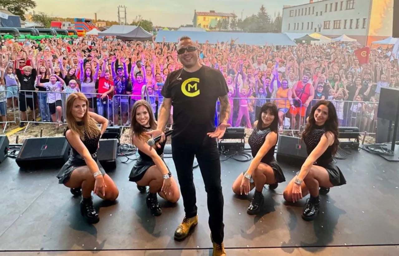 Czadoman na scenie koncert disco polo