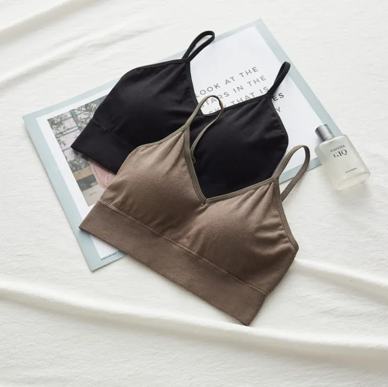 Rodzaje pierwszych stanik&oacute;w dla nastolatek, topy biustonosze bez fiszbin