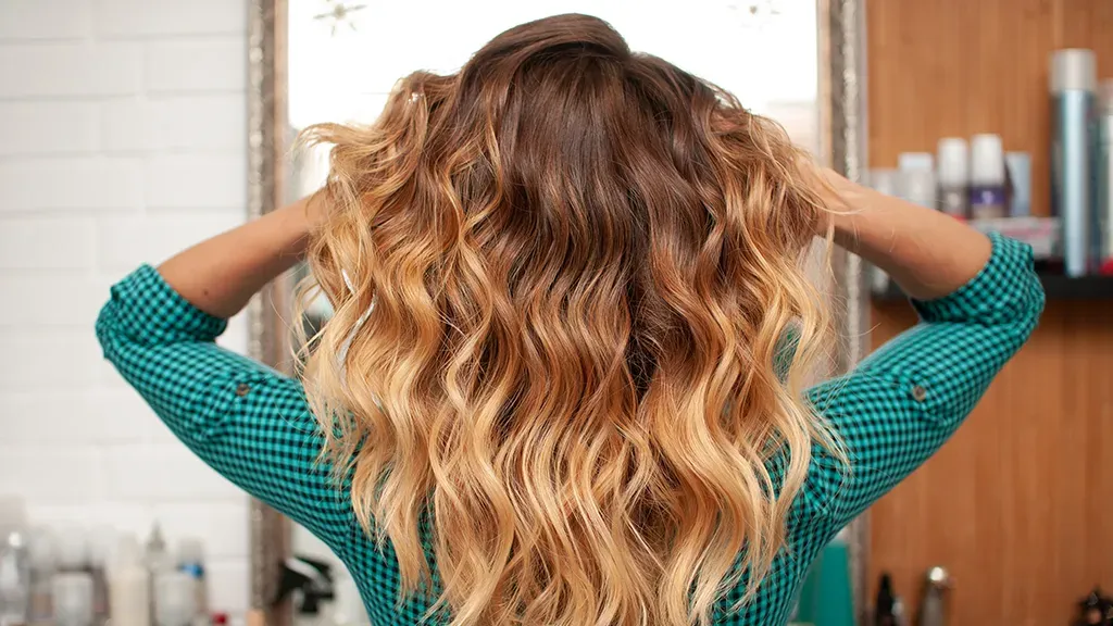 włosy farbowane lśniące zdrowe