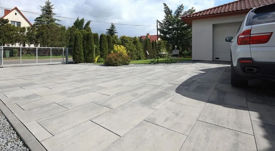 podjazd dla dw&oacute;ch samochod&oacute;w kostka brukowa